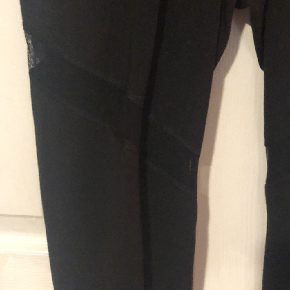 Old Navy Yoga Pants in black - Picture 2 of 8